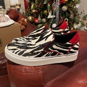 Vaneli Zebra Print Women’s Slip-On Shoes with Red Accents NWOB Size 6M